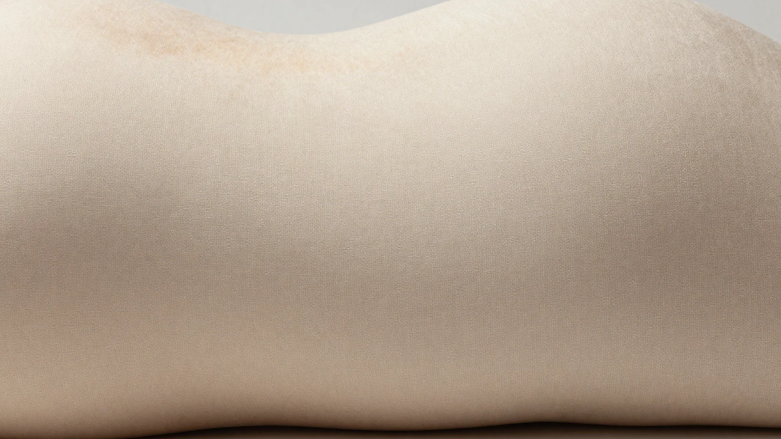 Forma escultórica suave orientada al volumen localizado del abdomen en criolipólisis